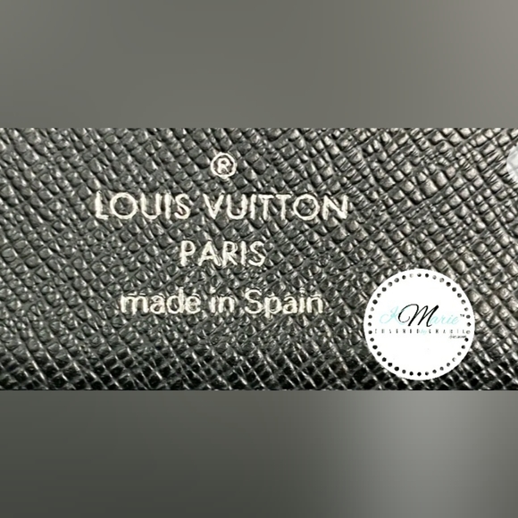 Authentic Louis Vuitton Taïga Pochette Selenga - Picture 13 of 13